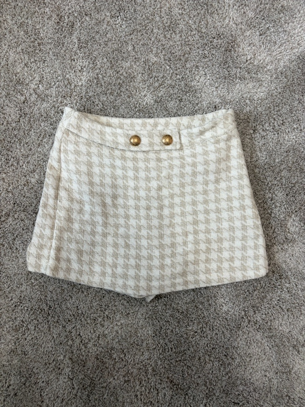 Zara Cream and Beige Houndstooth Tweed Skort with Gold Buttons